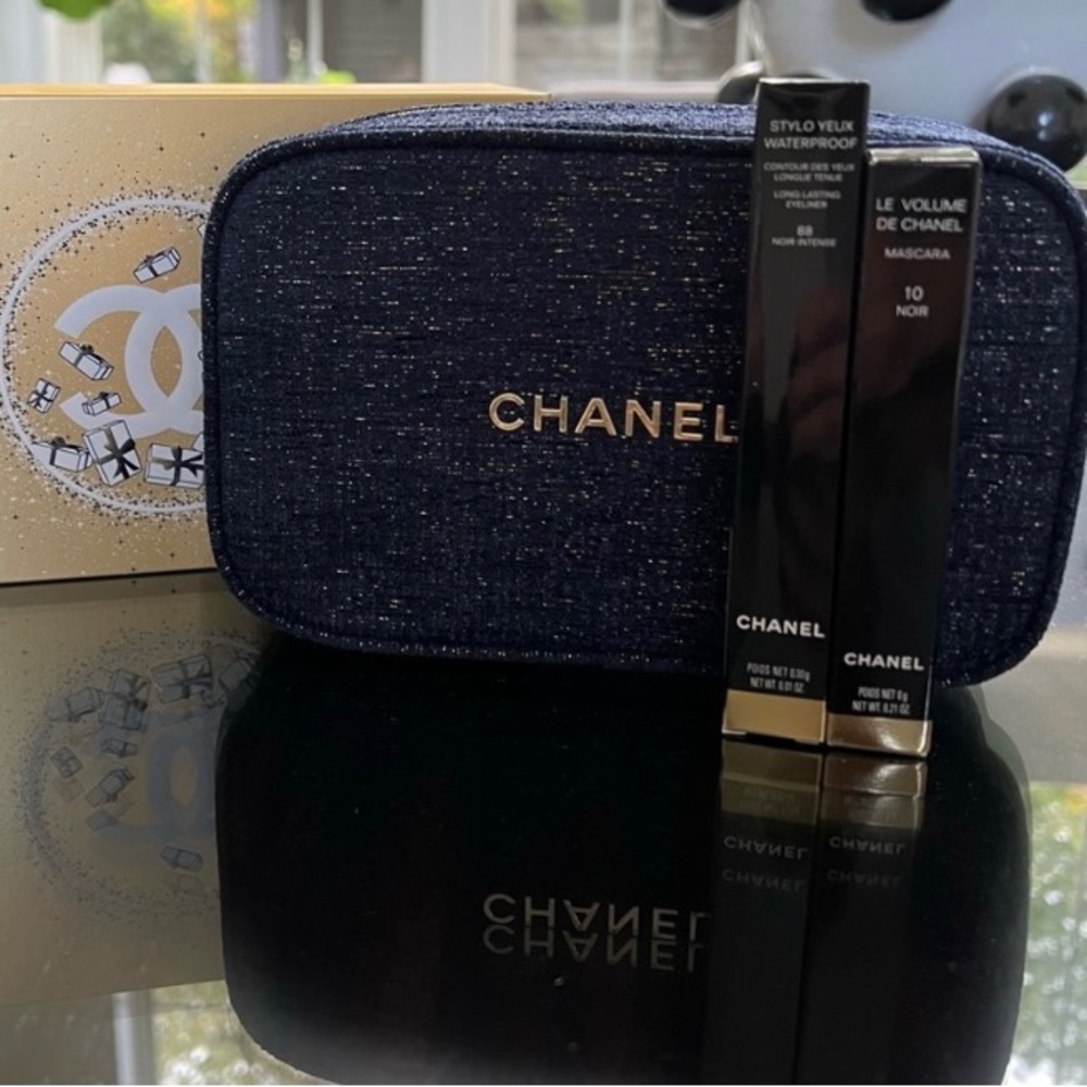 2023 Chanel Holiday Make Up Gift Set Bag SOLD OUT !!